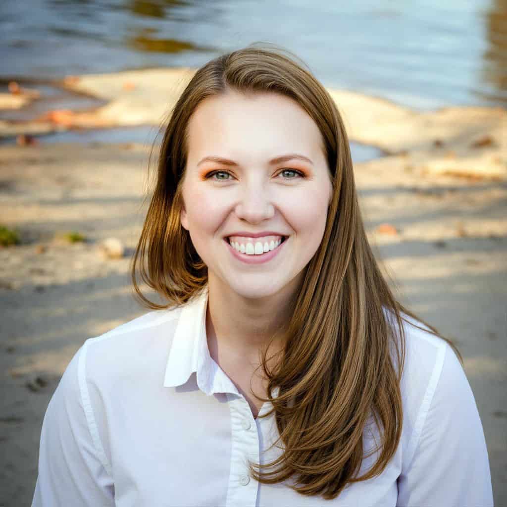 alt="Emma Bonnar, Almaguin Highlands real estate agent"